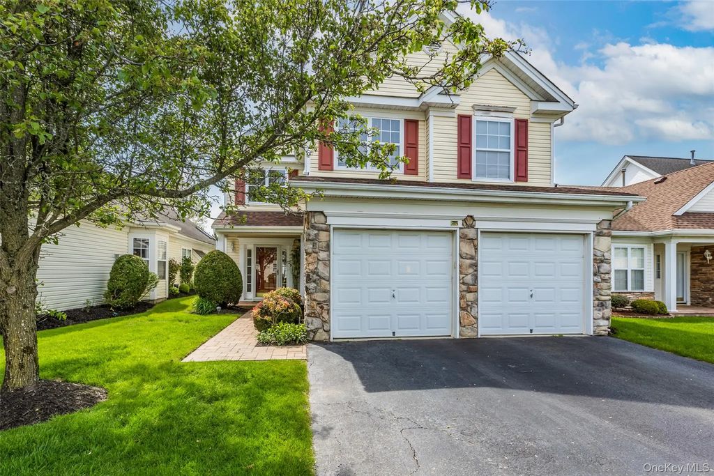 6 Julia Circle # 6, Middle Island