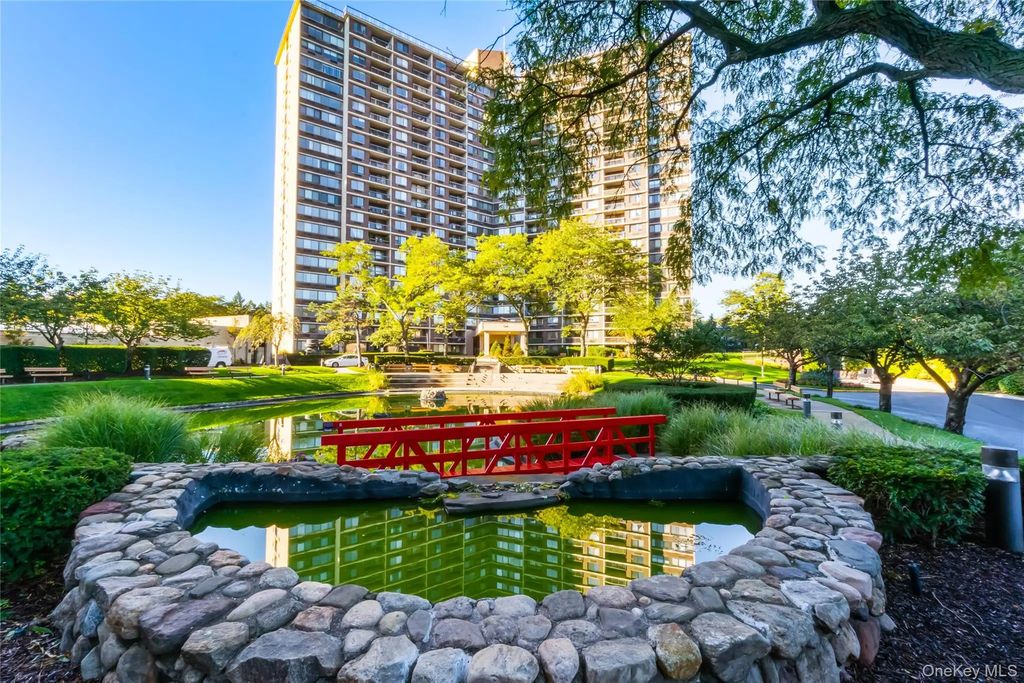 2 Bay Club Drive # 1m, Bayside