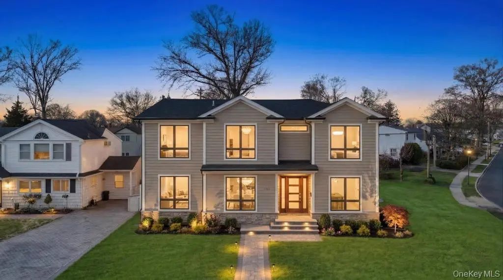 2 Poppy Lane, Levittown