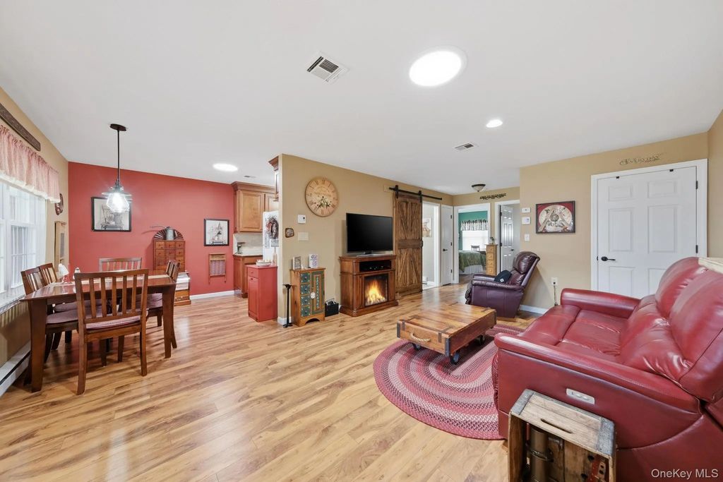 265 Newcastle Court # B, Ridge
