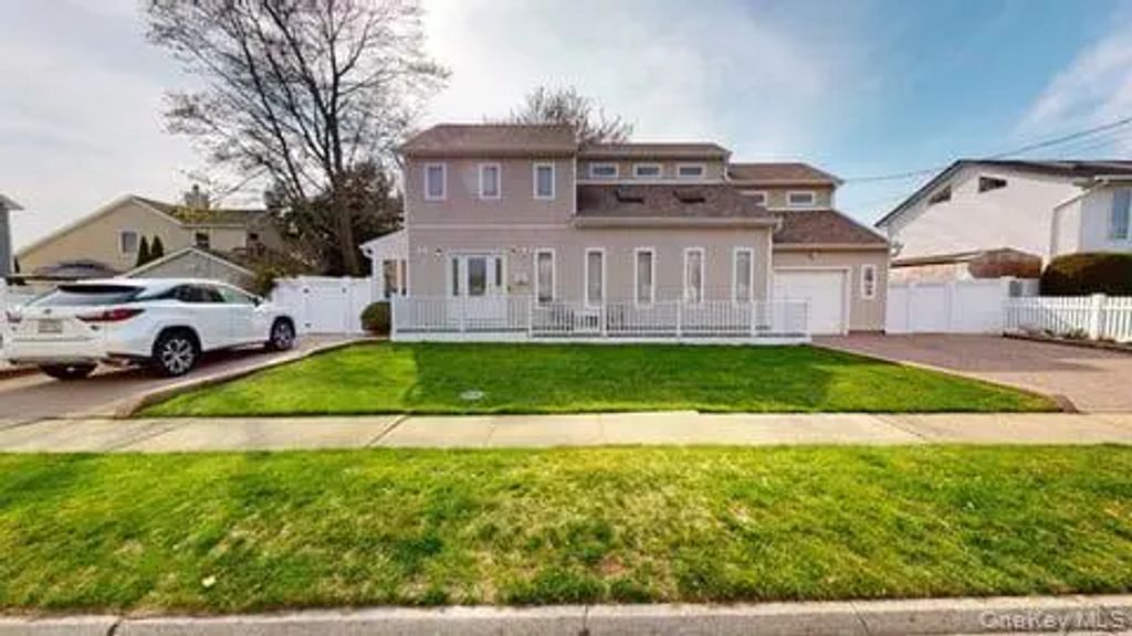 53 Coolidge Avenue, Amity Harbor