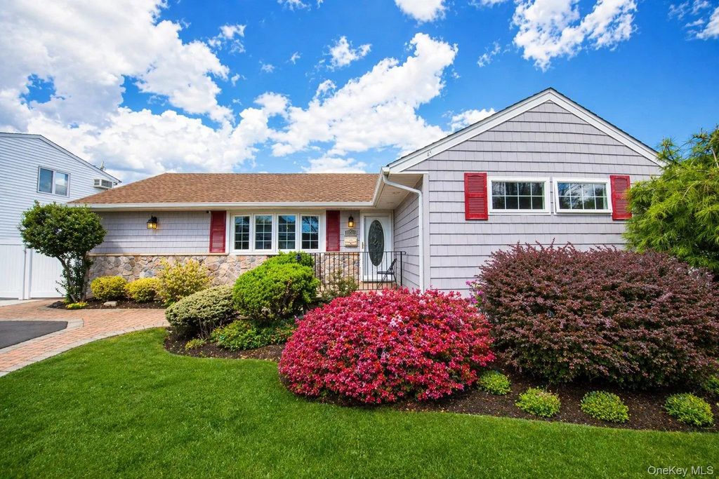 65 Cheshire Road, Bethpage