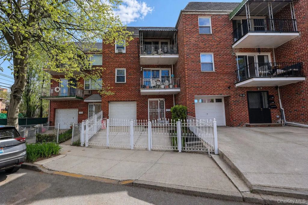 79-20 Kneeland Avenue, Elmhurst