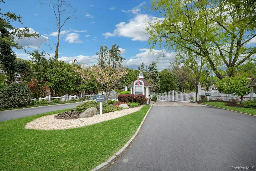 1102 Pondside Drive, White Plains