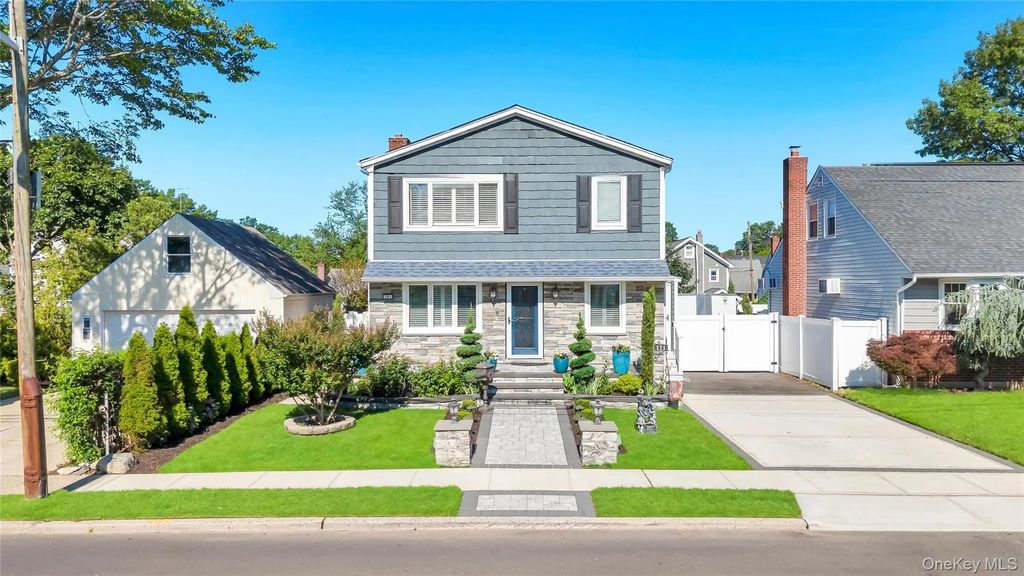 151 Poppy Avenue, Franklin Square
