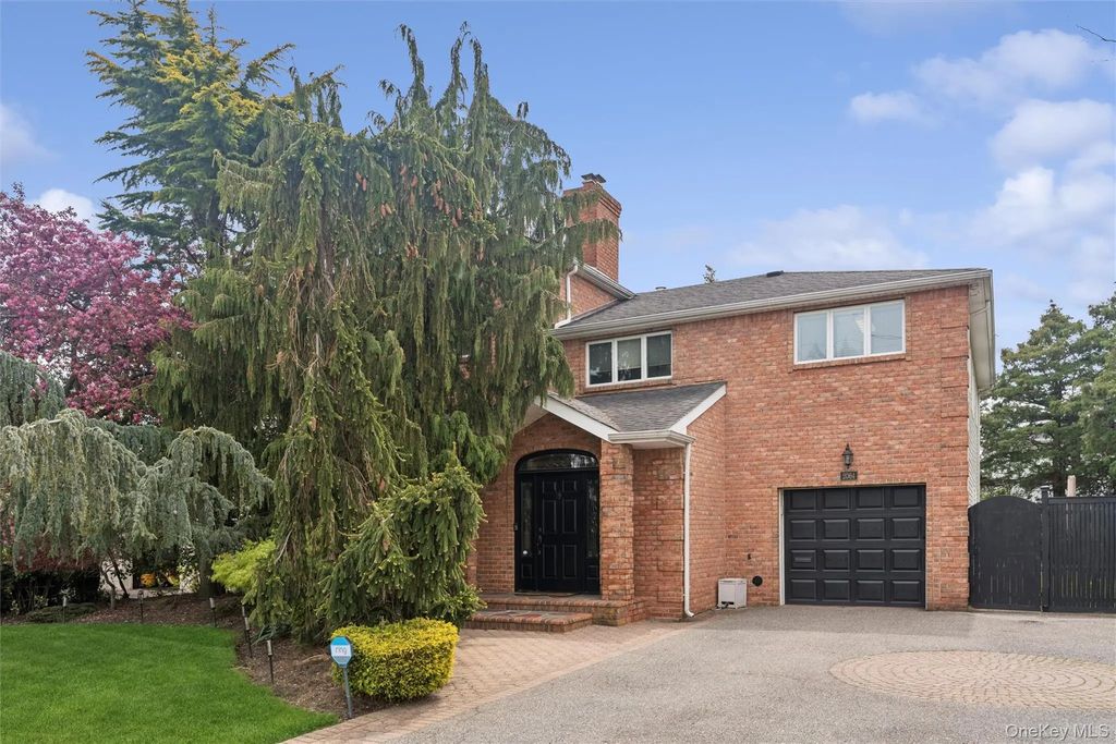 2064 Oliver Way, Merrick