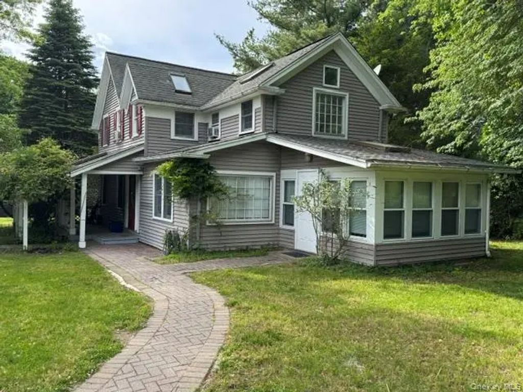 74 S Airmont Road, Suffern