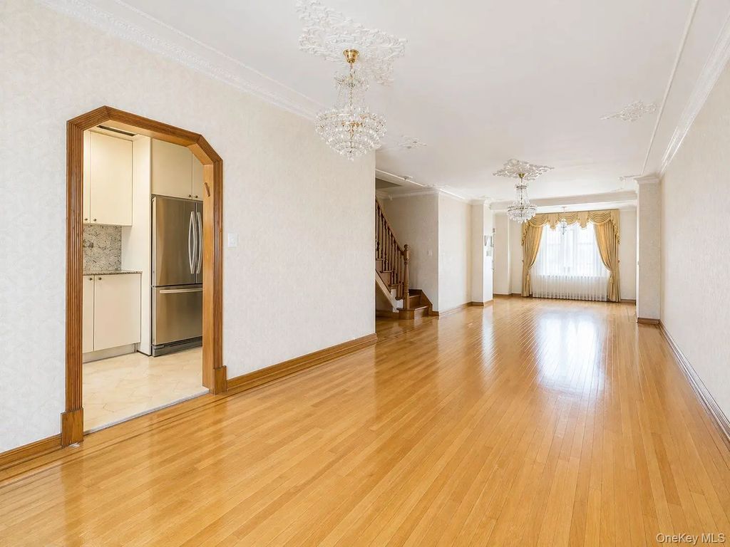 10201 62nd Road, Flushing