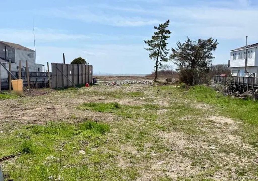 403 Cross Bay Boulevard, Broad Channel