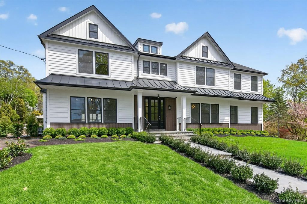 15 Ridge Drive, Port Washington