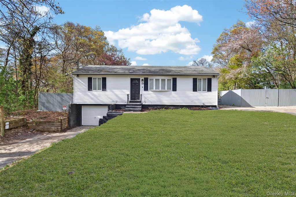 65 Maple Lane, Medford