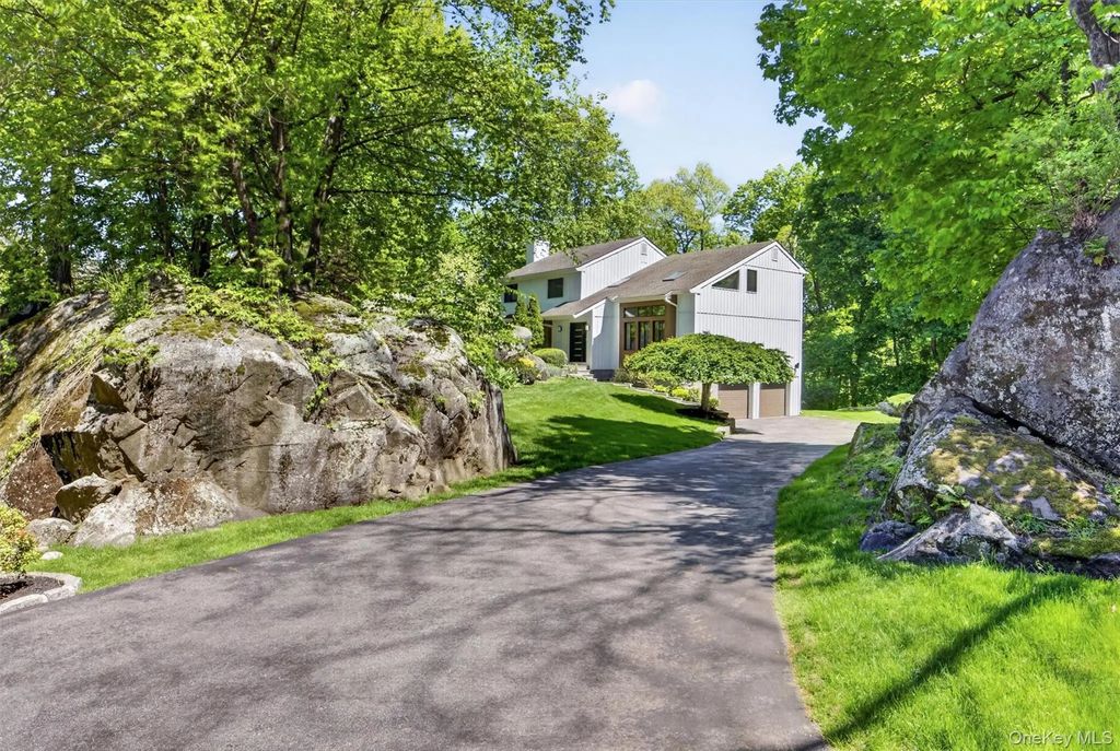 8 Amalfi Drive, Cortlandt Manor
