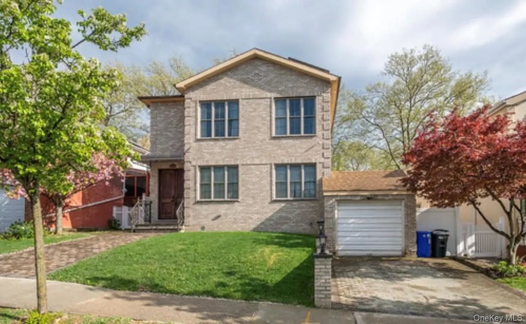 24814 Van Zandt Avenue, Little Neck