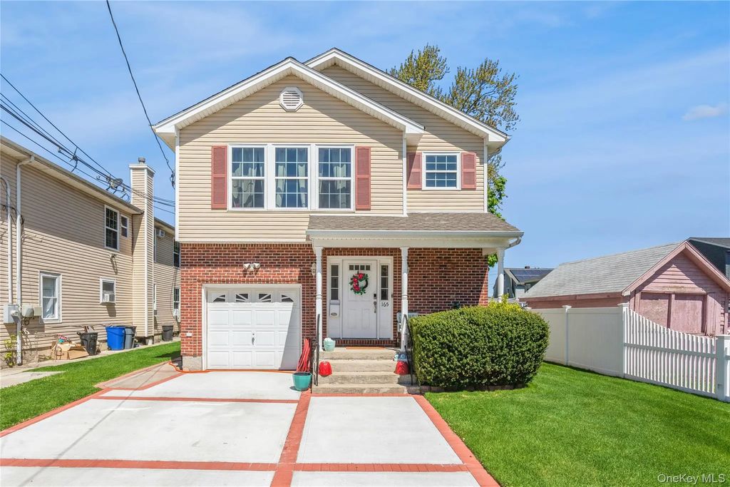 165 Wellesley Street, Hempstead