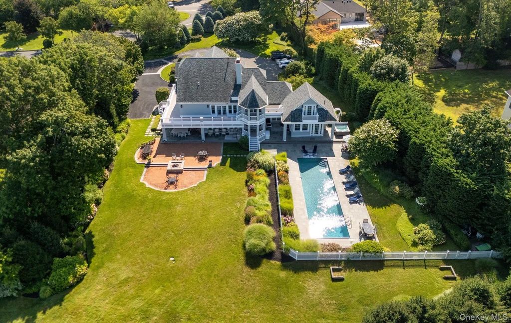 1 Pembroke Drive, Glen Cove