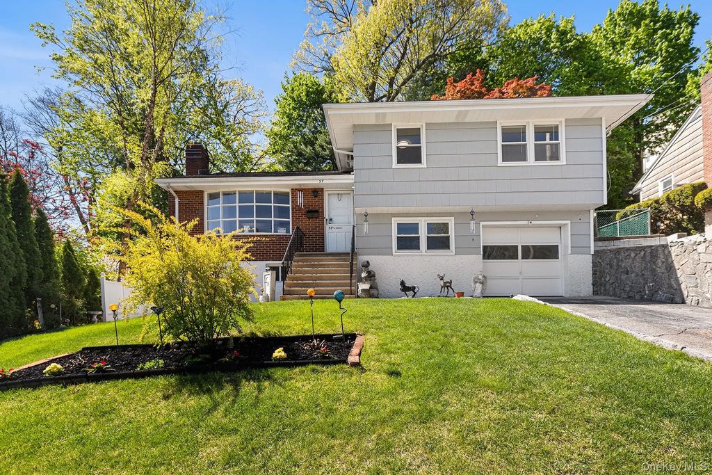 57 Homecrest Oval, Yonkers