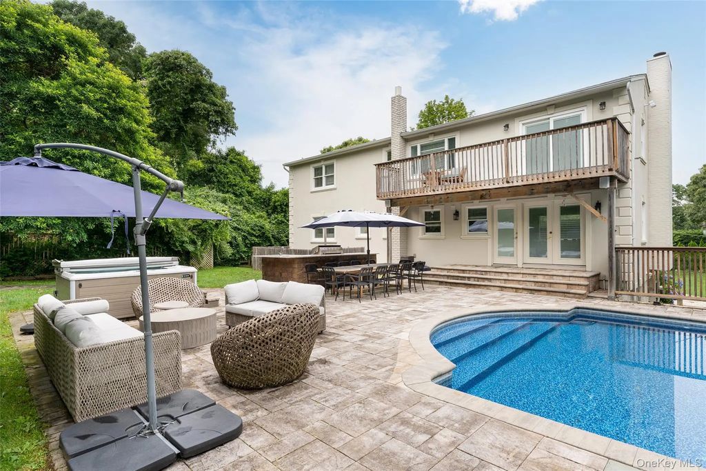 36 Charla Drive, Southampton