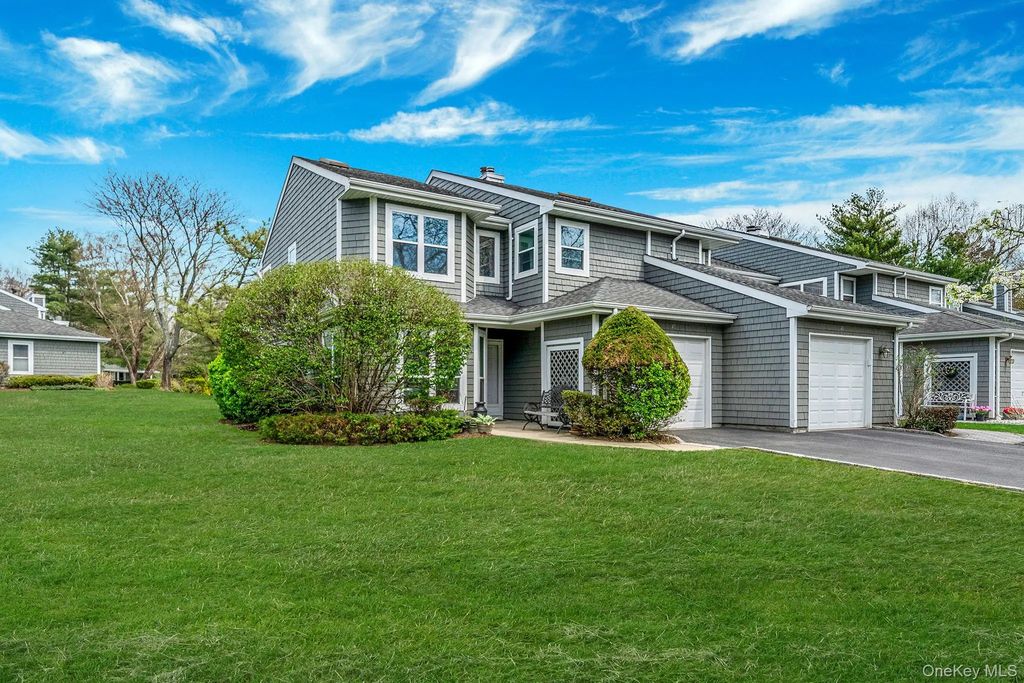 47 Madder Lake Circle, Commack