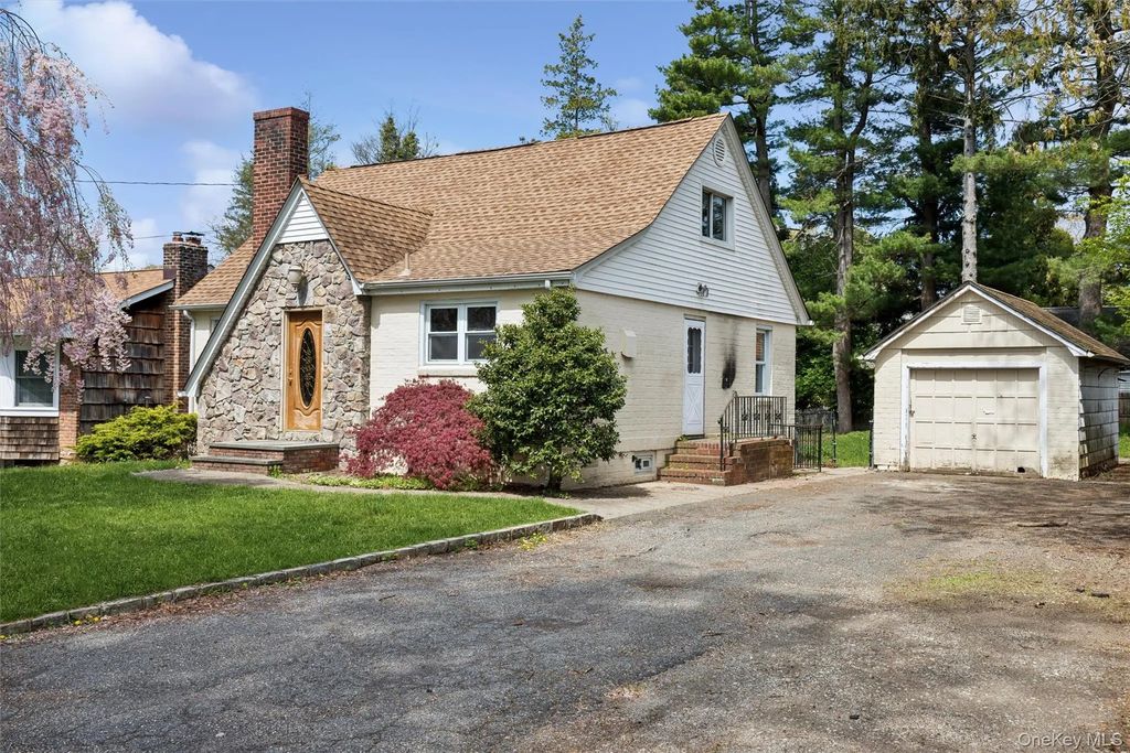 107 E 25th Street, Huntington Station