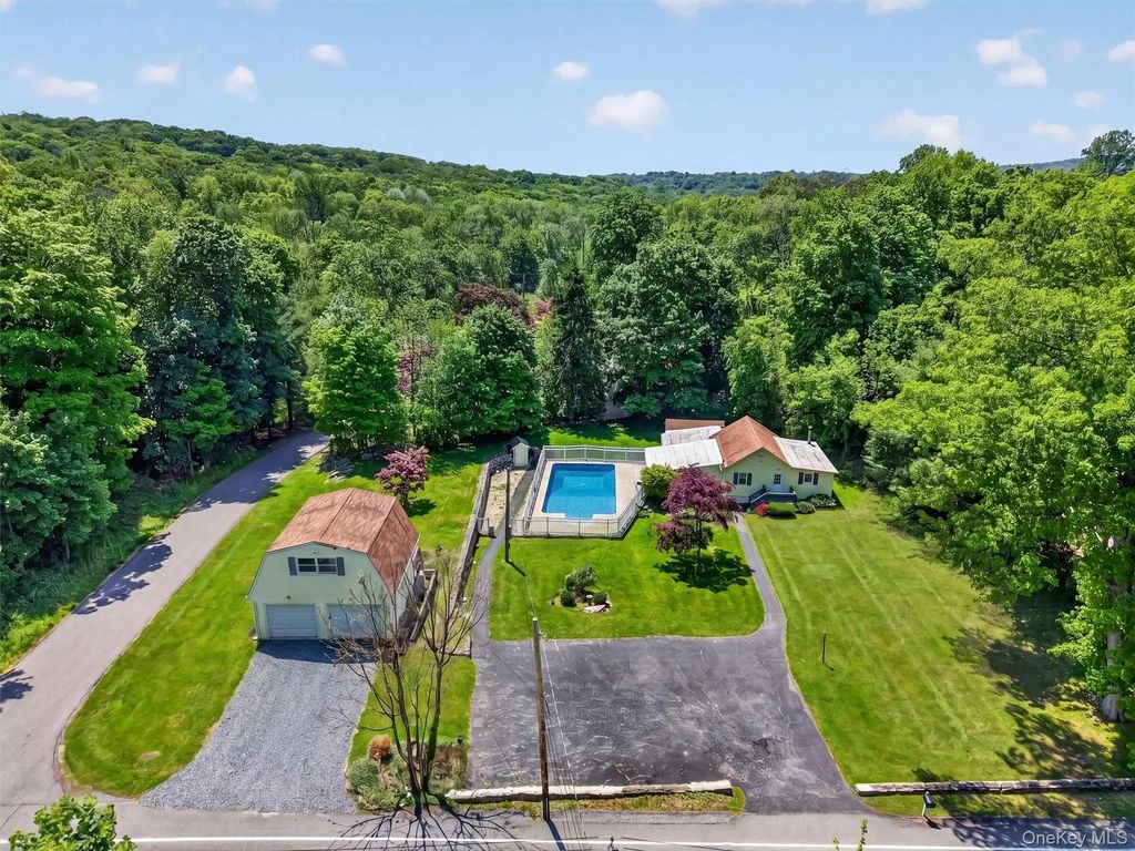 592 Long Pond Road, Mahopac