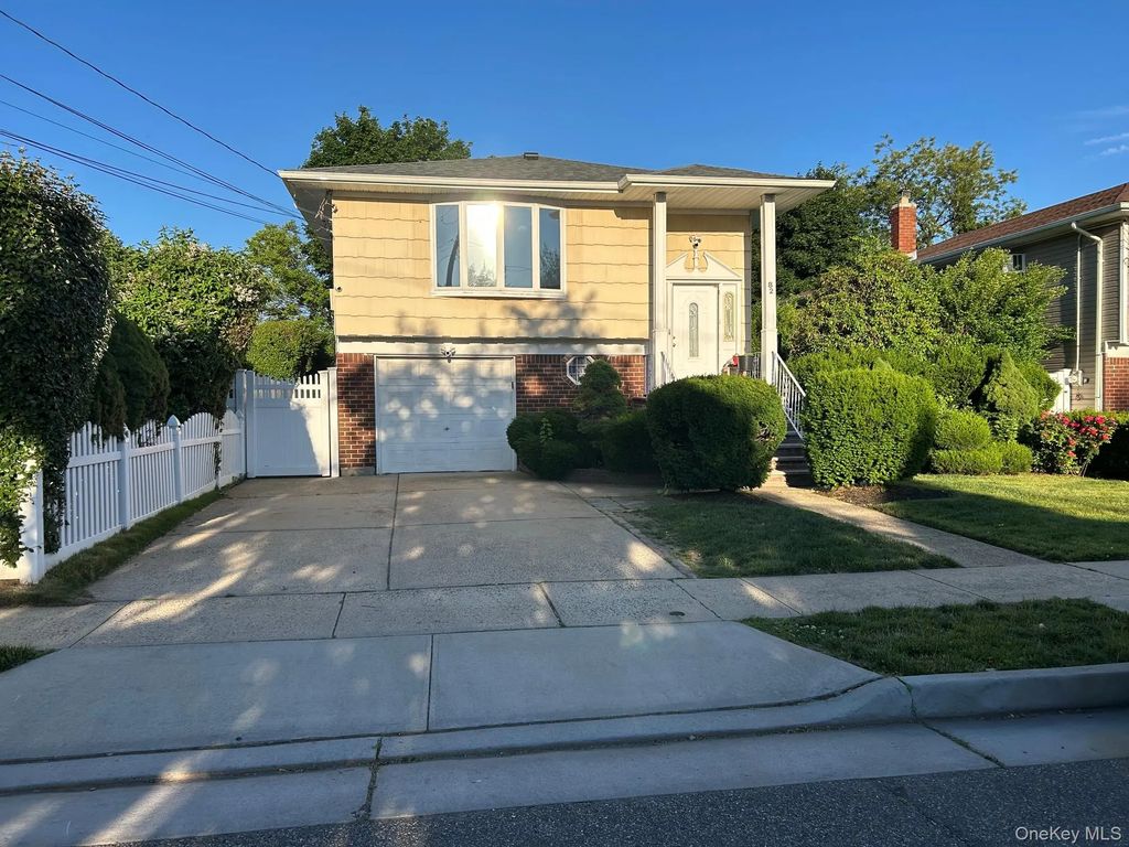 82 Bedford Road, Hempstead
