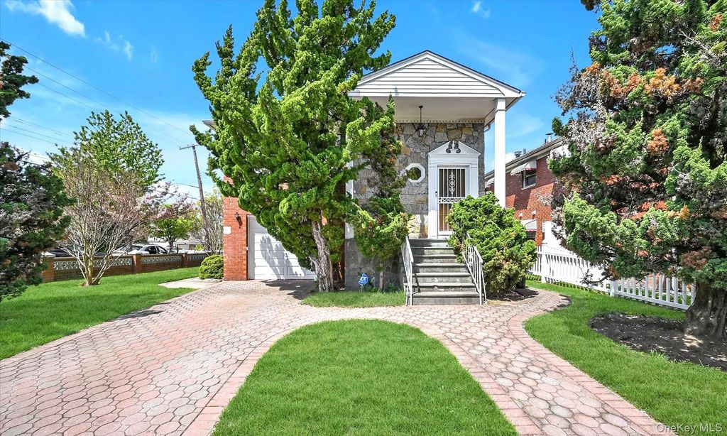 15003 7th Avenue, Whitestone