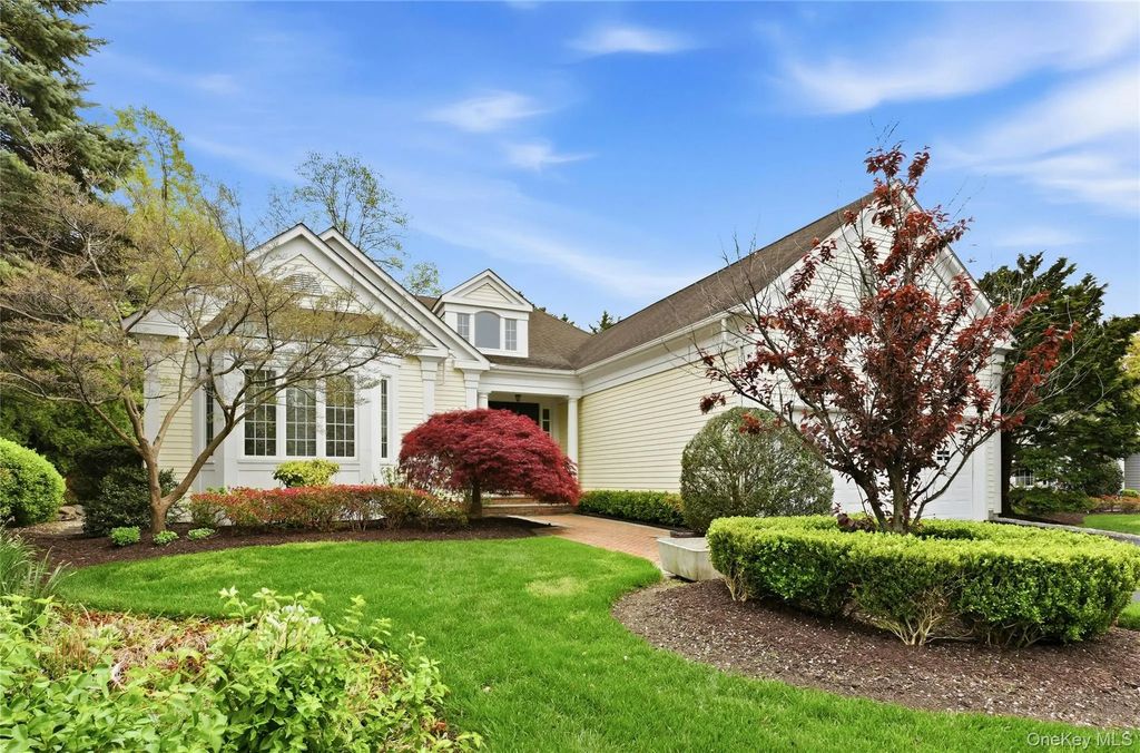 41 Evergreen Circle, Manhasset