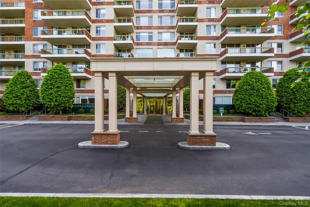 111 Cherry Valley Avenue 517, Garden City