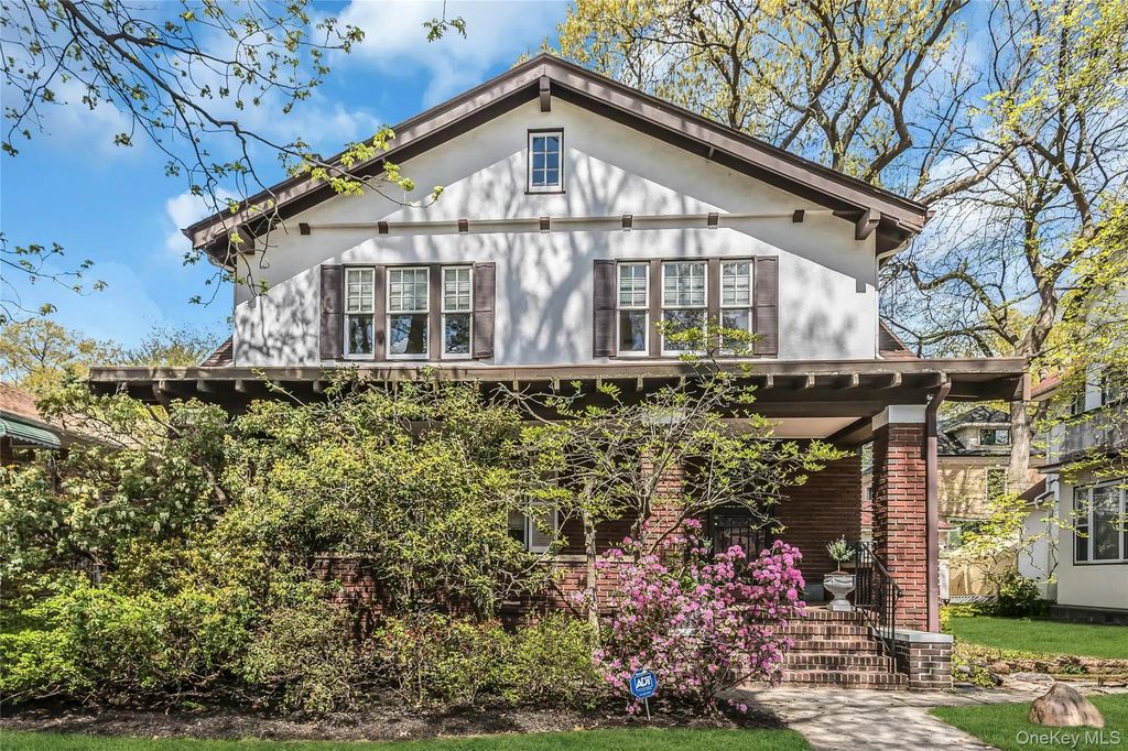 116 82nd Road, Kew Gardens