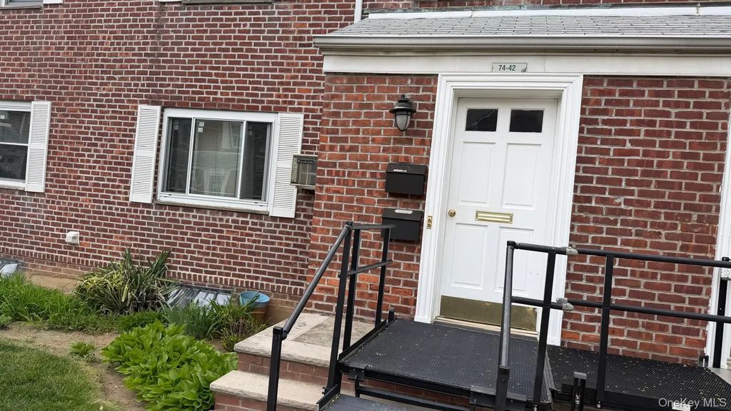 7442 260th Street # 30g22, Glen Oaks