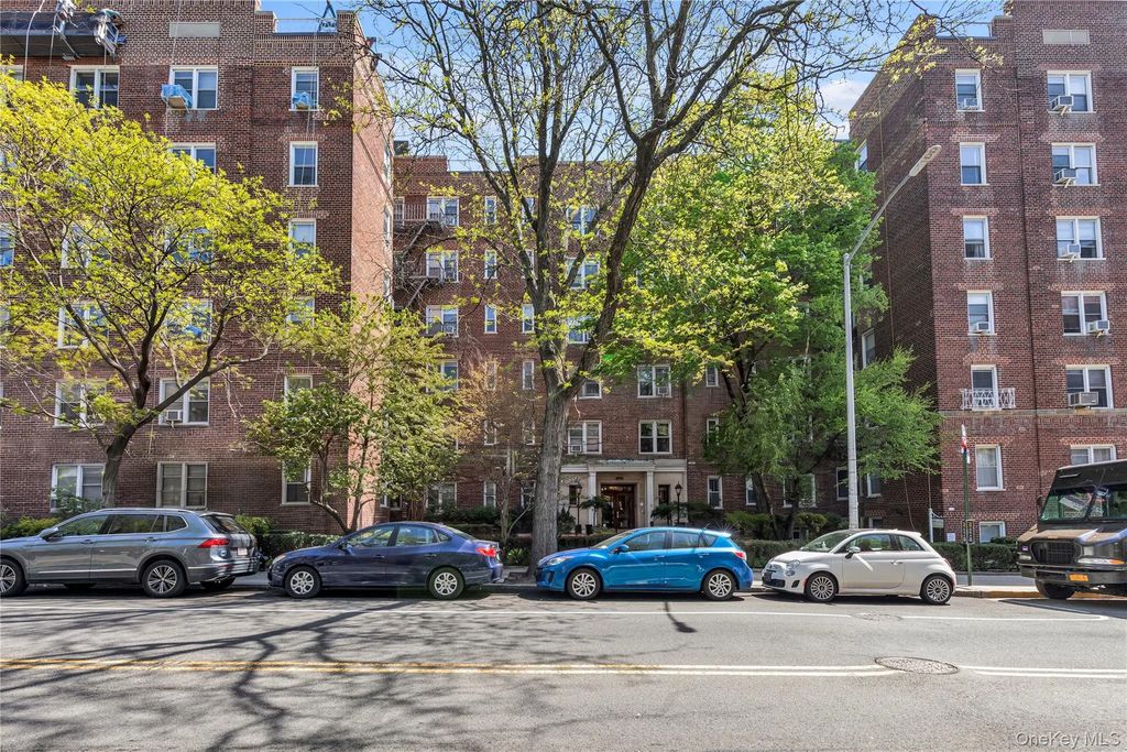 68-63 108th Street # 3g, Forest Hills