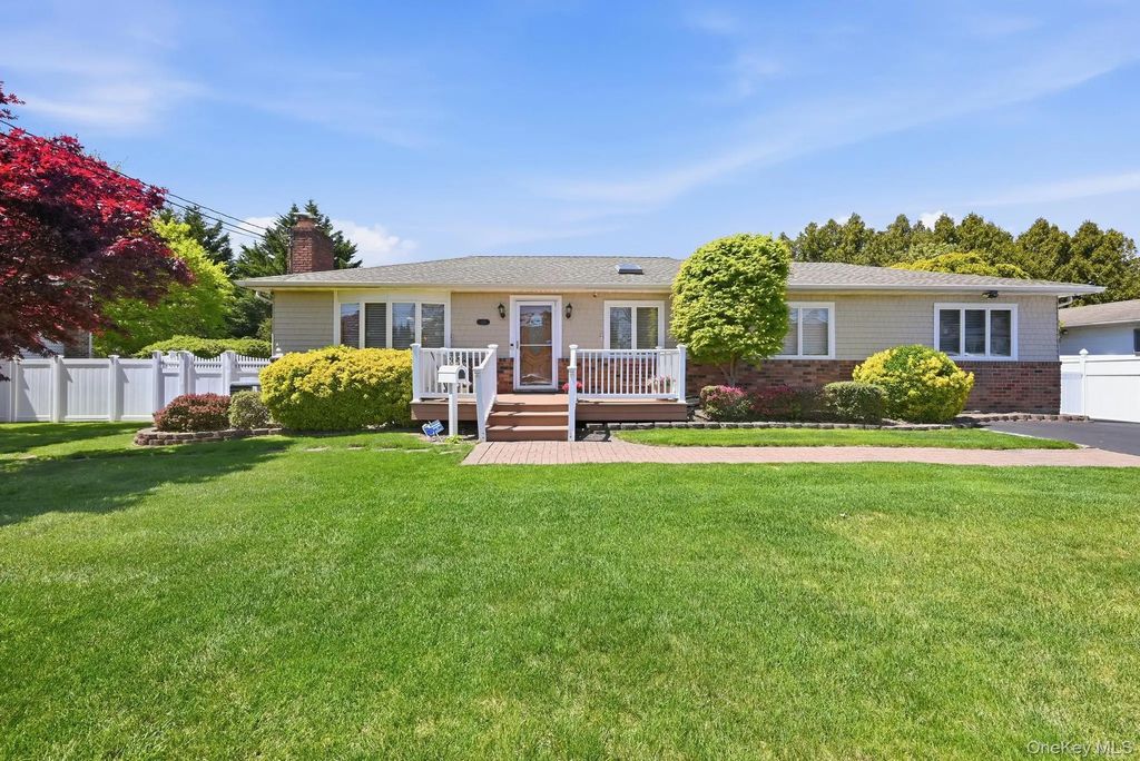 164 Eastwood Avenue, Deer Park