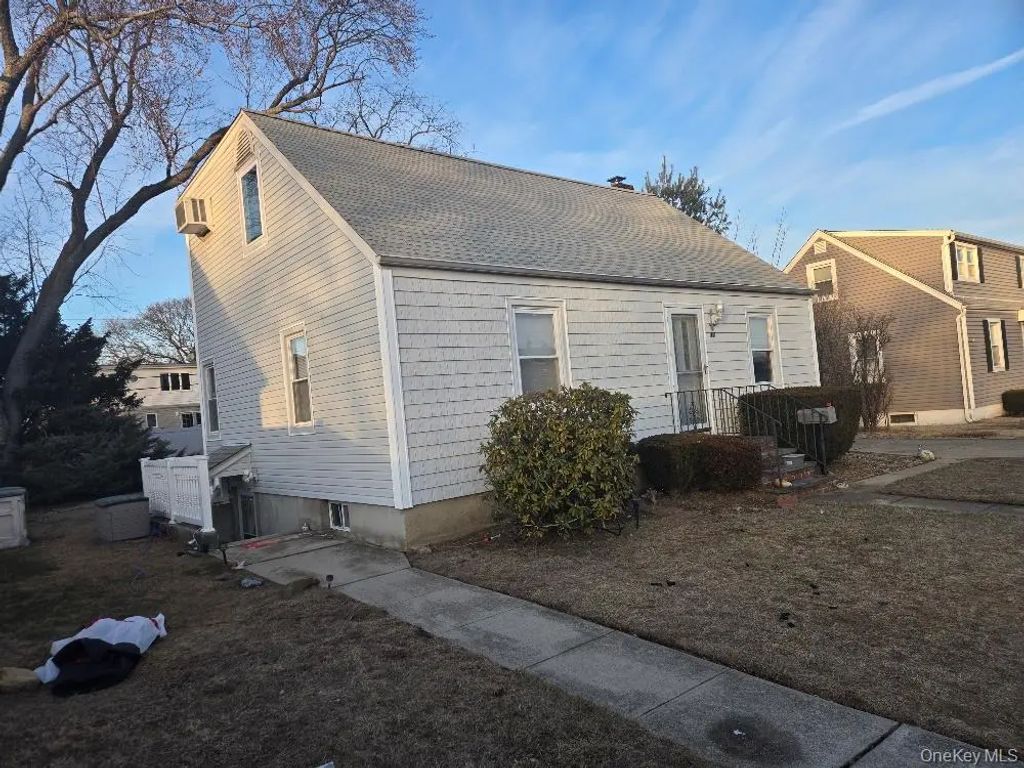 12 Carson Street, Bethpage