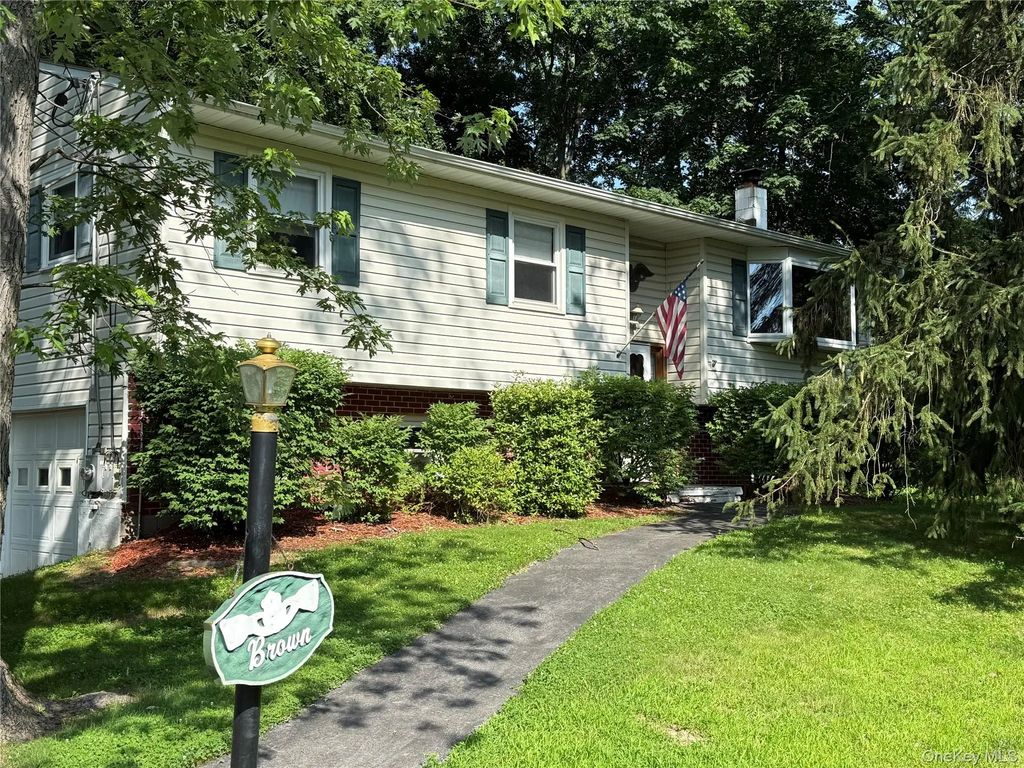 11 Sherwood Heights, Wappingers Falls