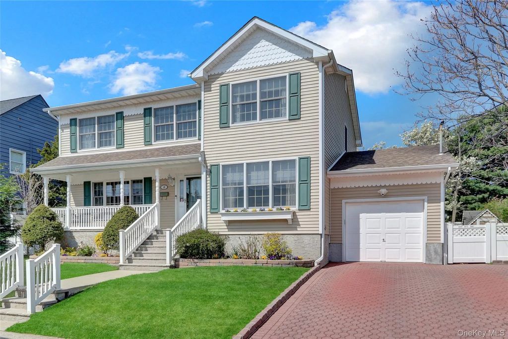 18 Hampton Road, Lynbrook