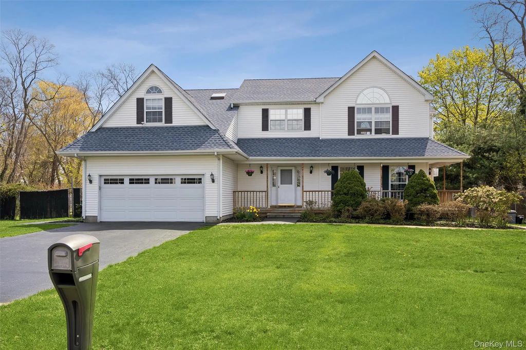 17 Egret Way, Center Moriches