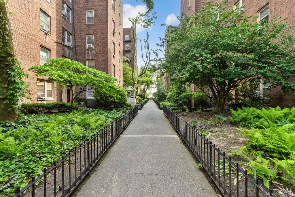 43-10 48th Avenue # 6r, Woodside