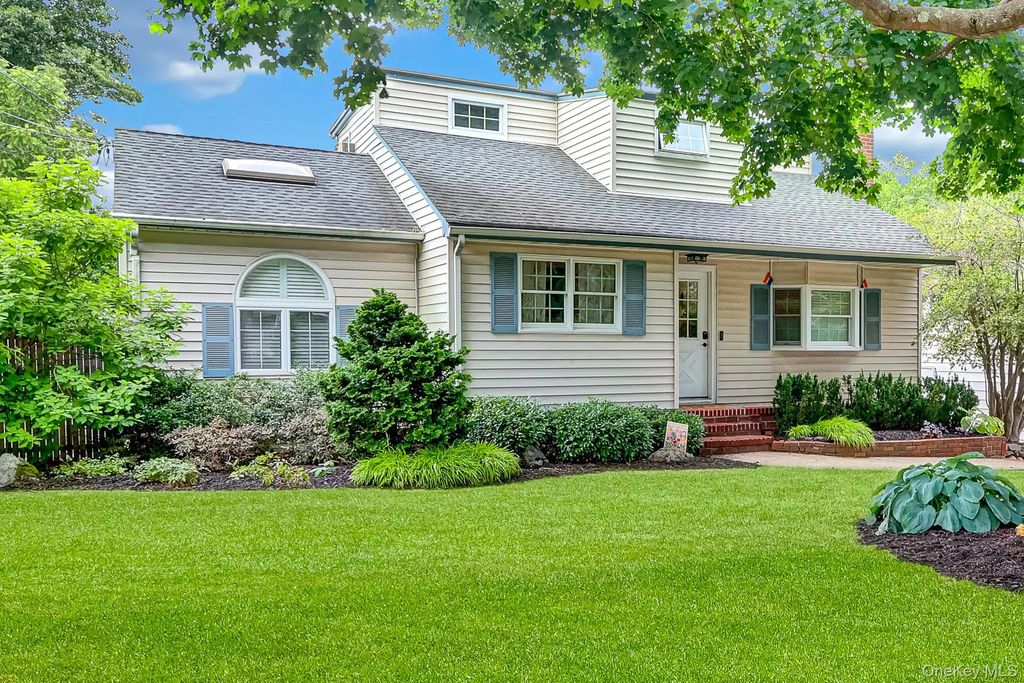 27 Mcgaw Avenue, Lake Grove
