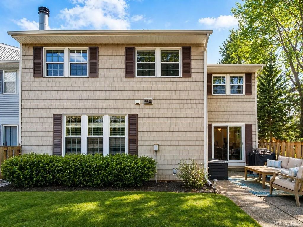 109 Aspen Drive E, Woodbury