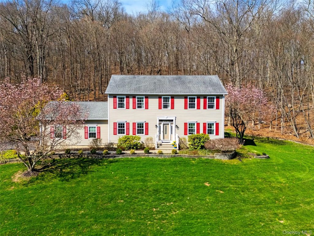 33 Orchard Court, Brewster