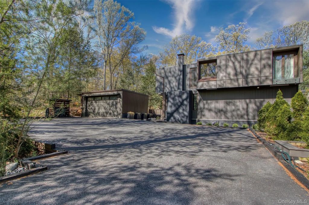 20 Fawn Hill Road, Tuxedo Park