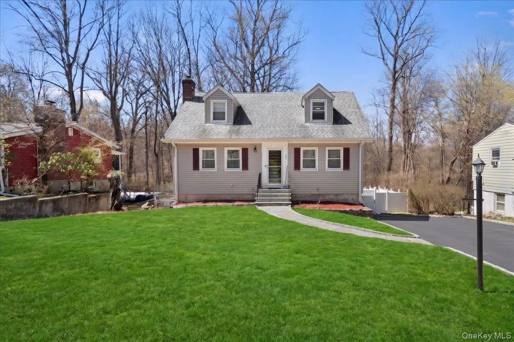 33 Greenwood Lane, White Plains