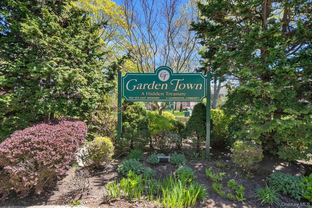 1195 E Broadway # L23, Hewlett