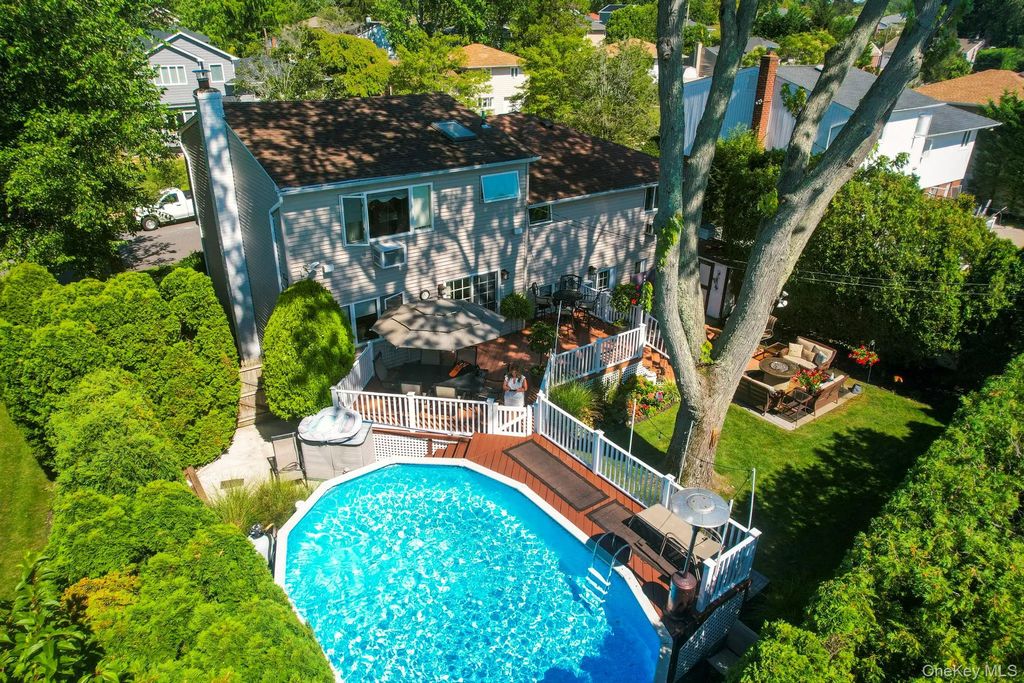 14 Jane Drive, Old Bethpage