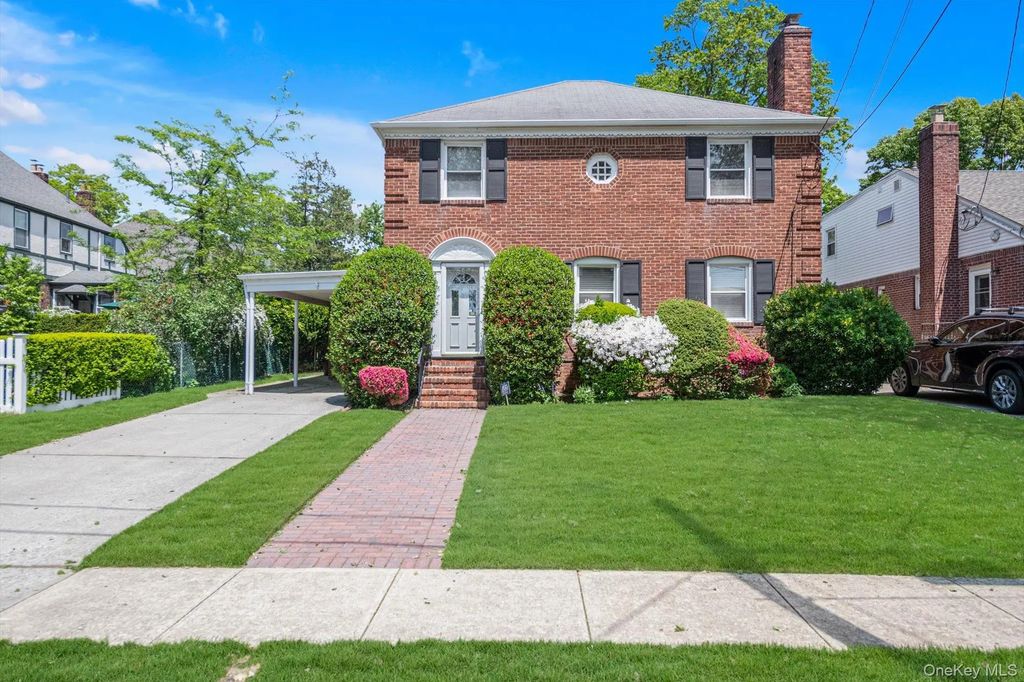 11 Garden Drive, Lynbrook