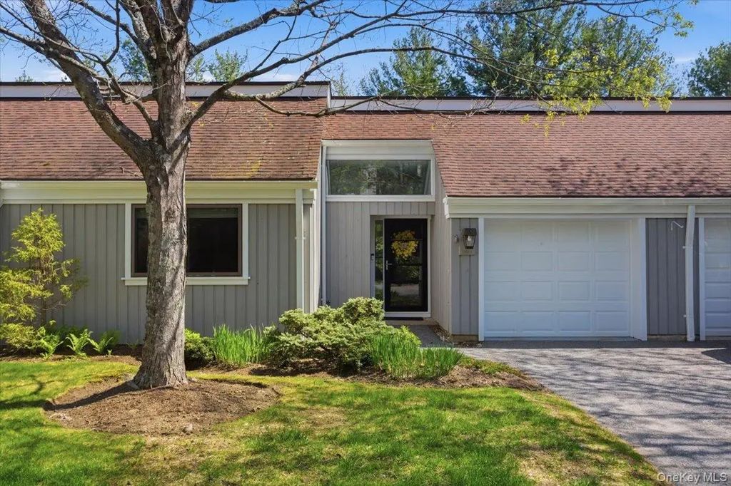 969 Heritage Hills # B, Somers