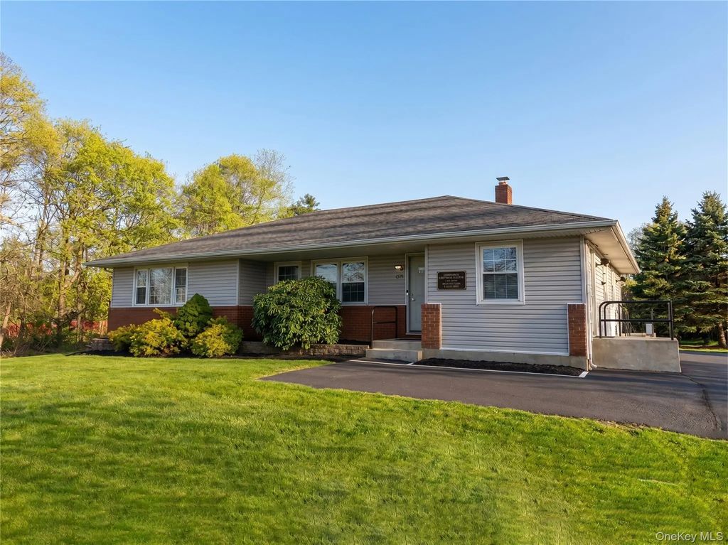 3250 Sunrise Highway, East Islip