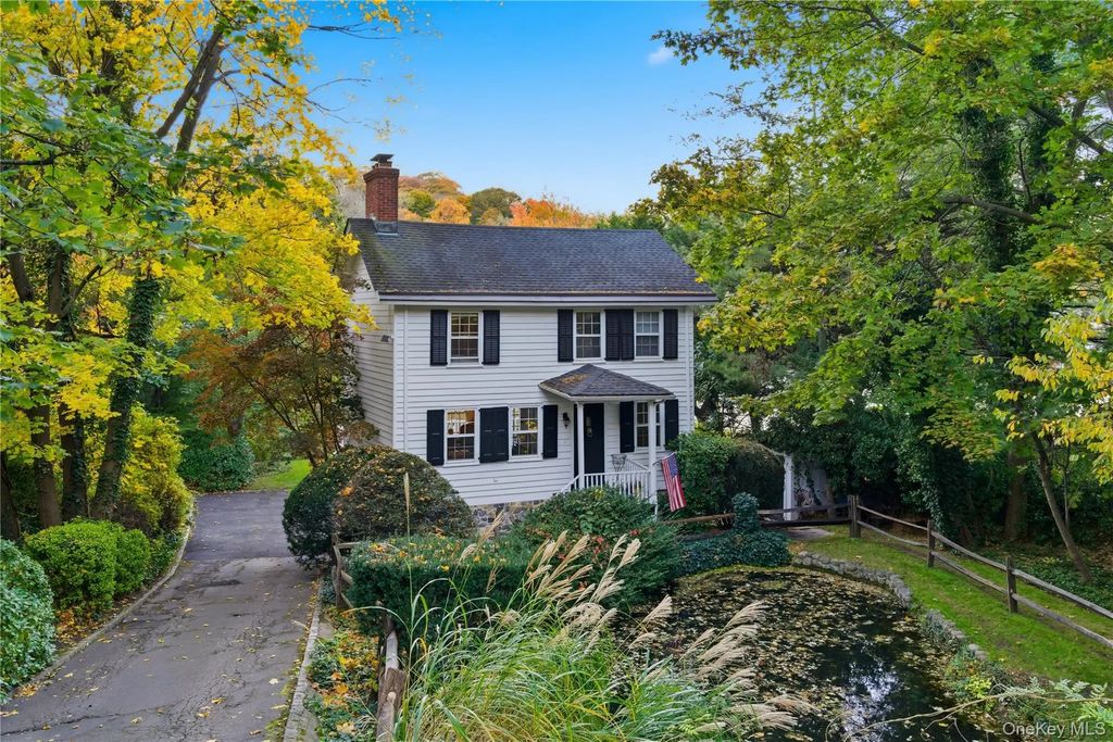 80 E Broadway, Roslyn