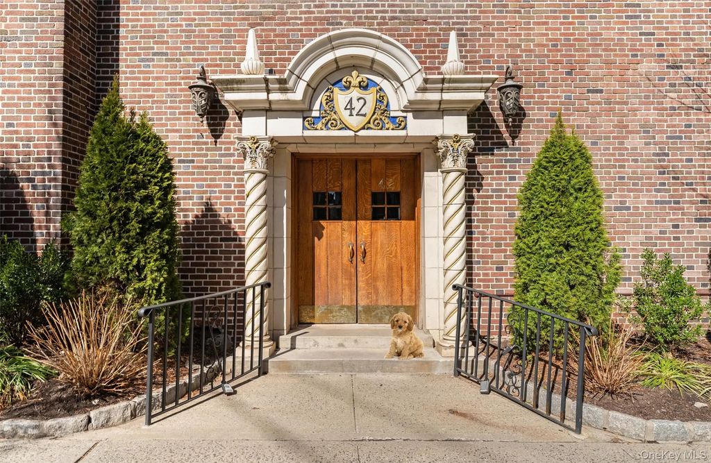 42 Pondfield W # 6d, Bronxville