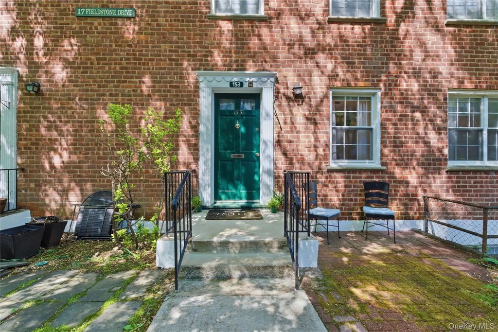 17 Fieldstone Drive # 153, Hartsdale